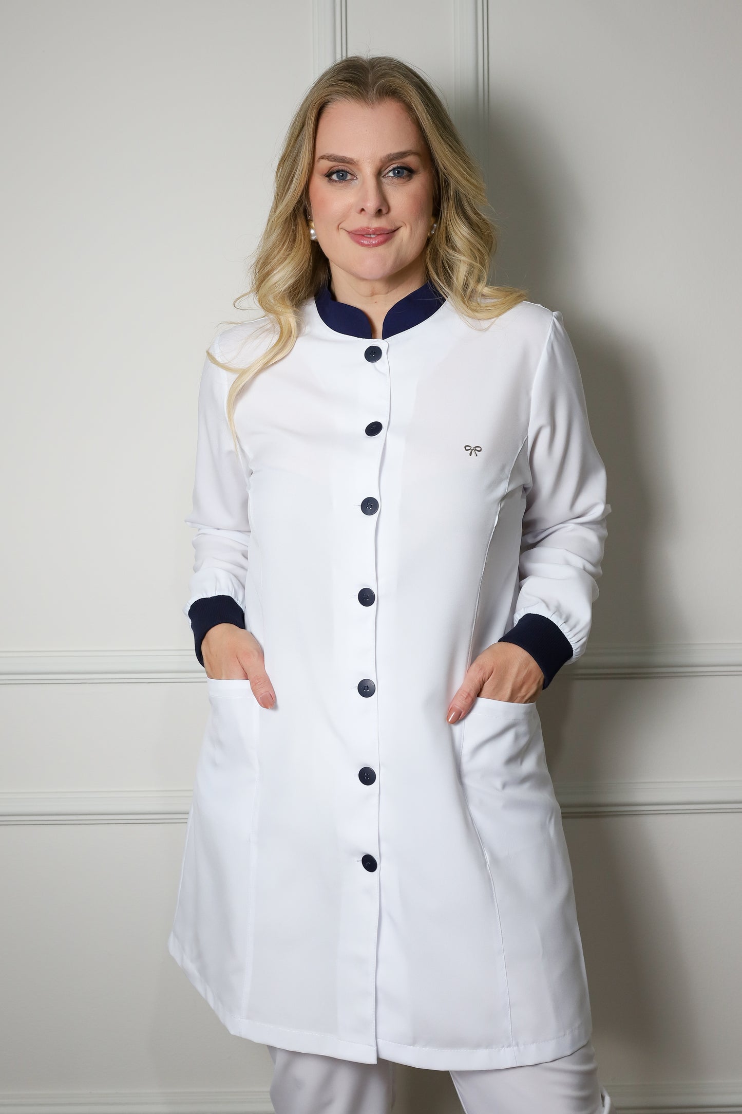 Jaleco Plus Size Feminino Manu Branco com Marinho