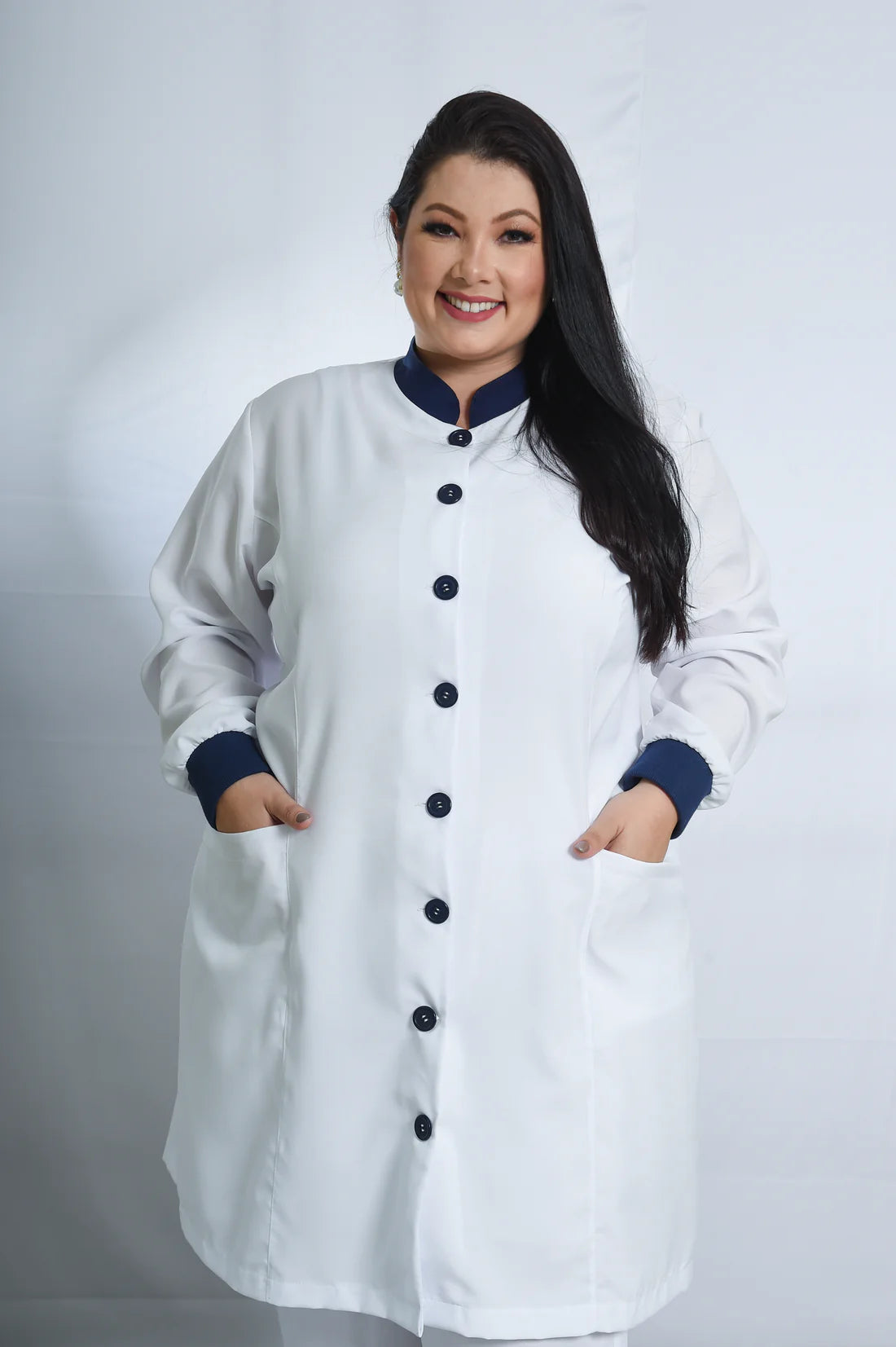 Jaleco Plus Size Feminino Manu Branco com Marinho