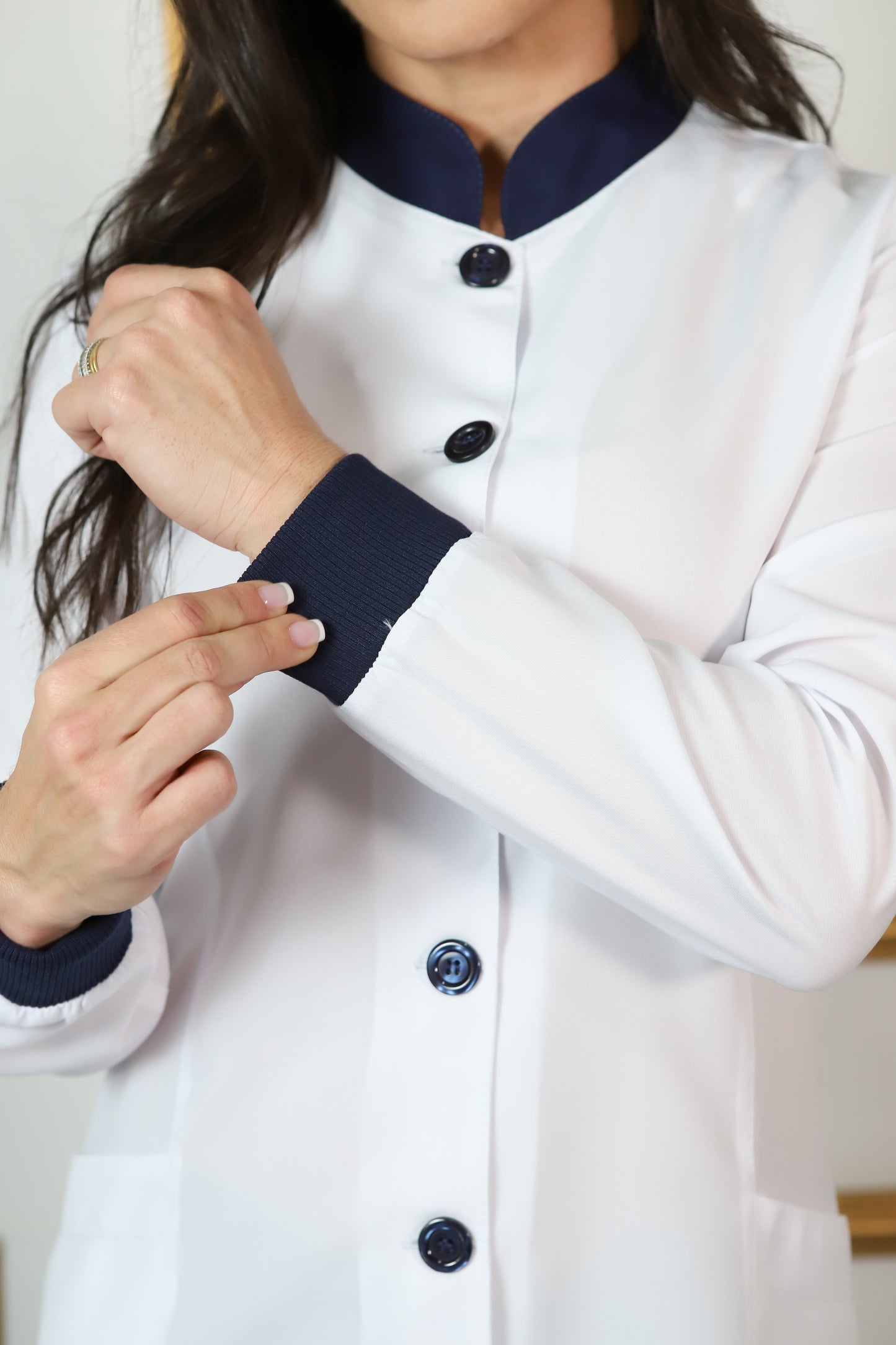 Jaleco Feminino Manu Branco com Marinho