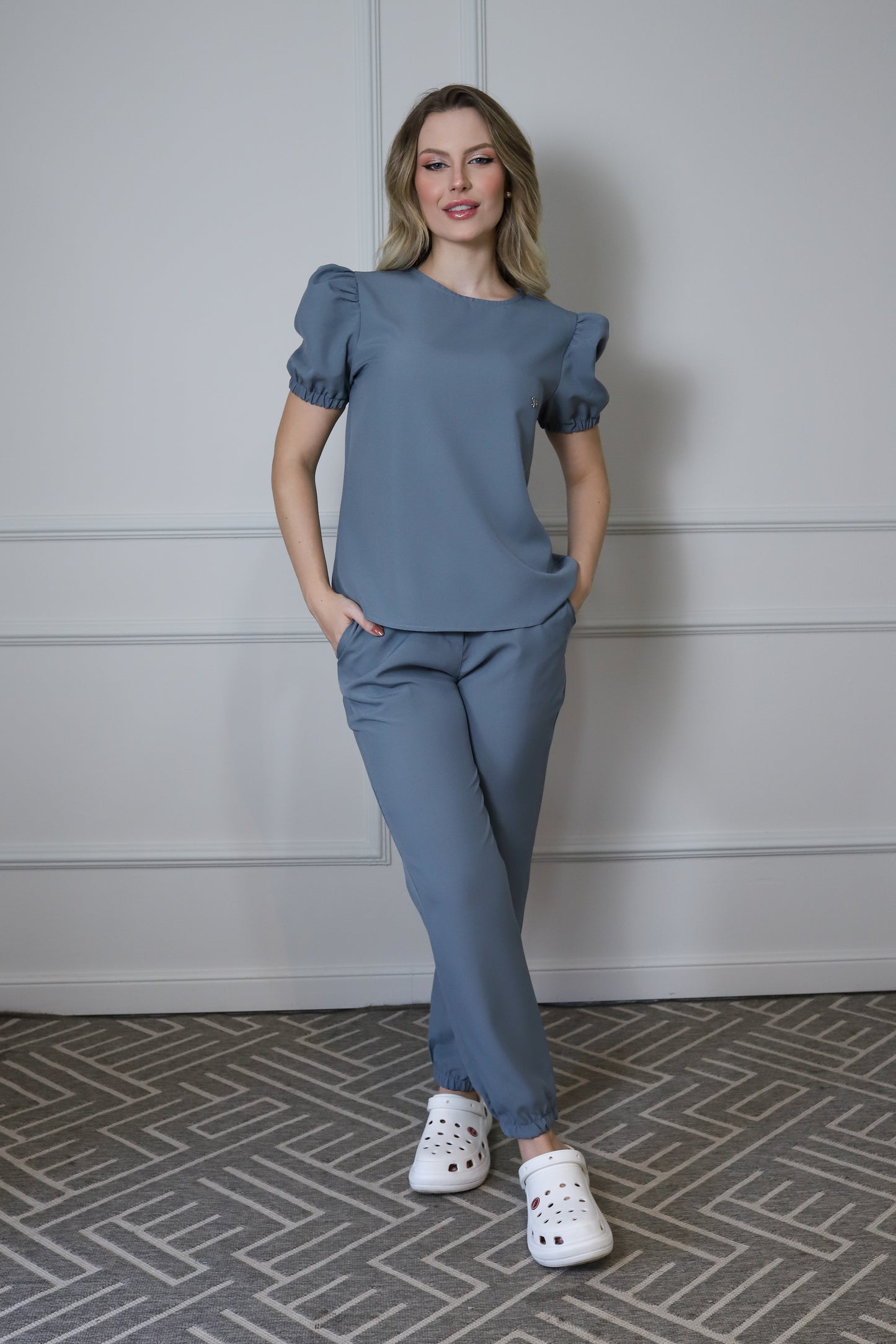 Scrub Feminino Dália Negra