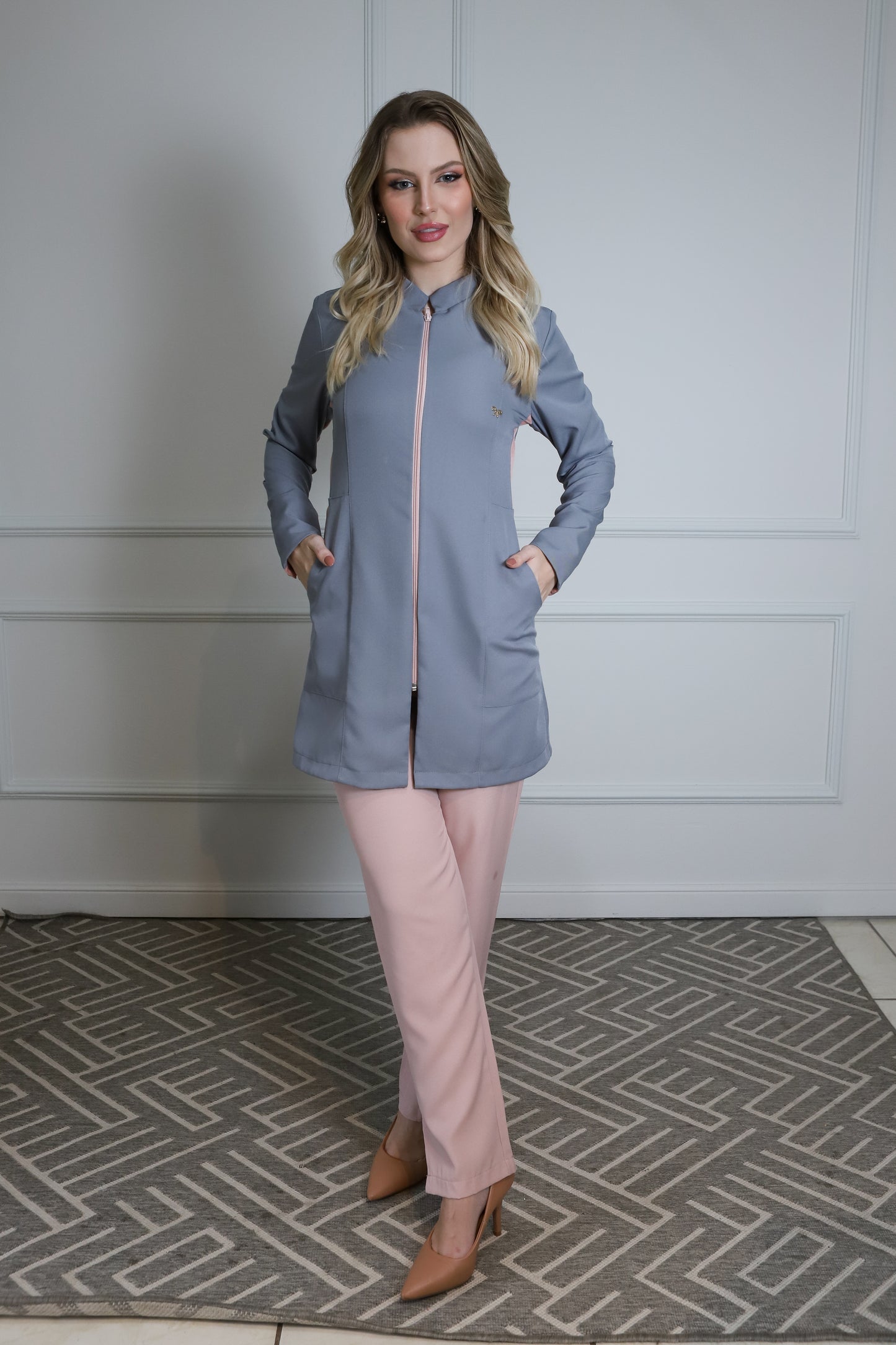 Jaleco Feminino Martha Cinza com Rosê