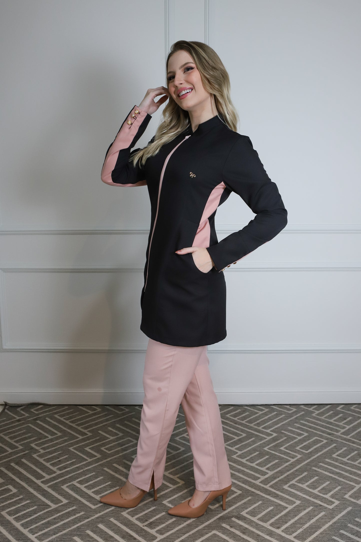 Jaleco Feminino Martha Preto com Rosê